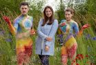 Rachel de Thame with models on the perennial garden